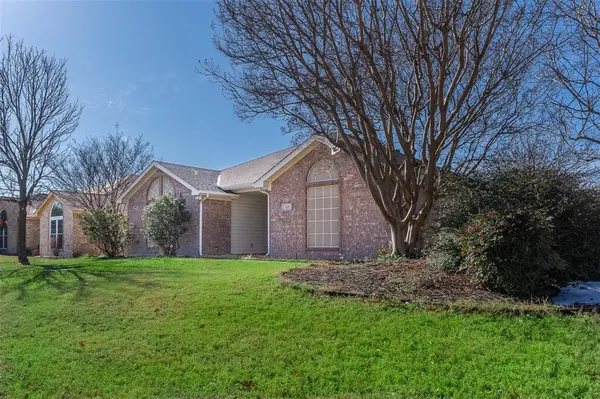 737 Summercrest Boulevard, Burleson, TX 76028