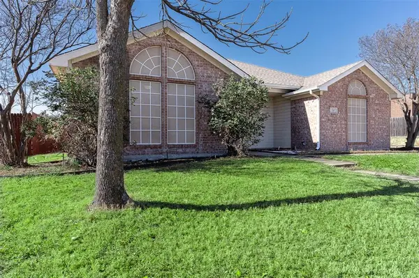 737 Summercrest Boulevard, Burleson, TX 76028
