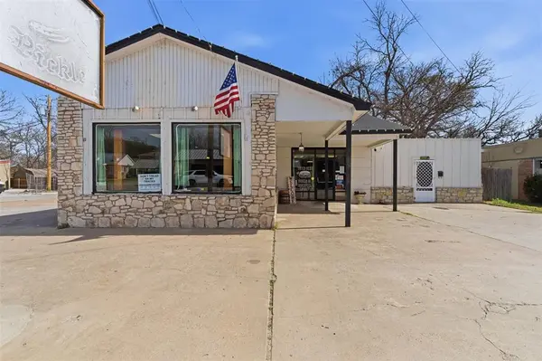 212 NE Barnard Street, Glen Rose, TX 76043