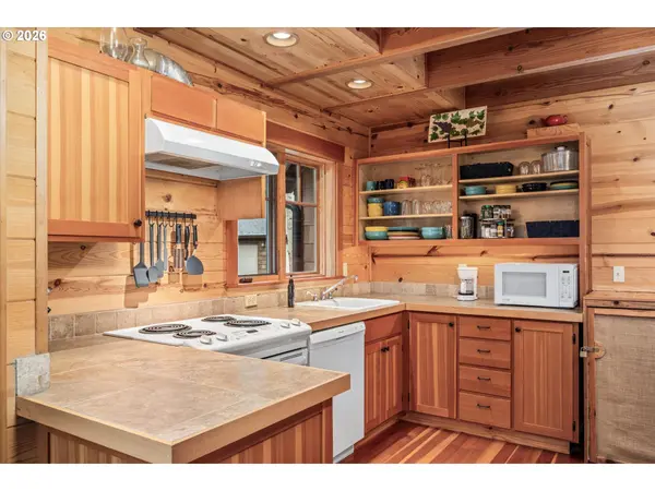 56483 MCKENZIE HWY #16, Mc Kenzie Bridge, OR 97413