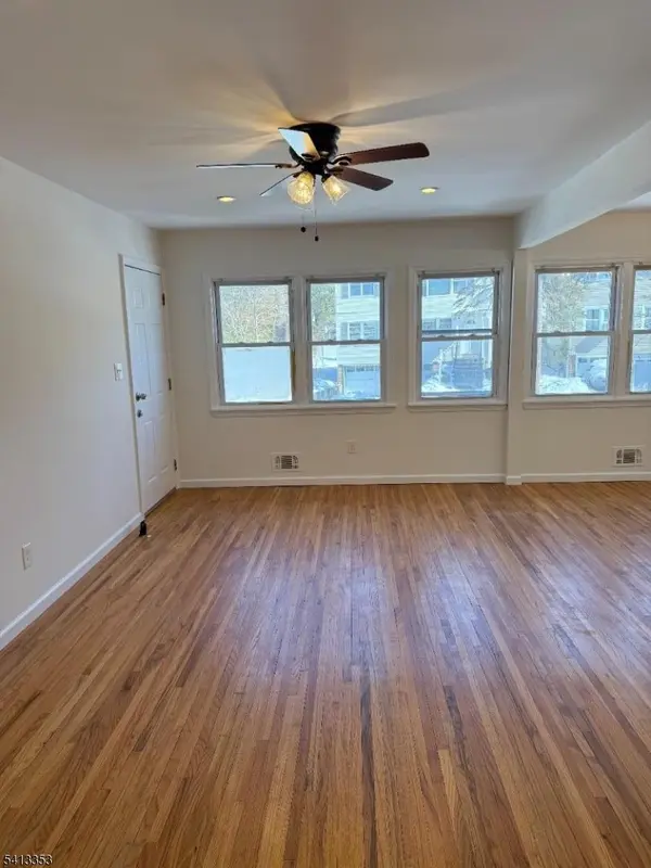 18 Cooper Dr, Boonton Town, NJ 07005