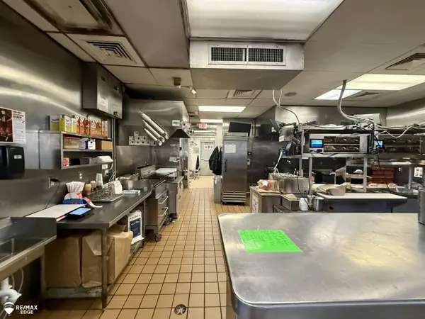 15155 Silver Pkwy, Fenton, MI 48430