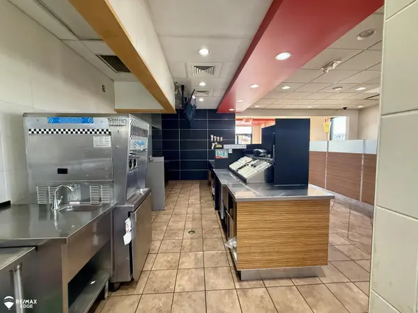 15155 Silver Pkwy, Fenton, MI 48430