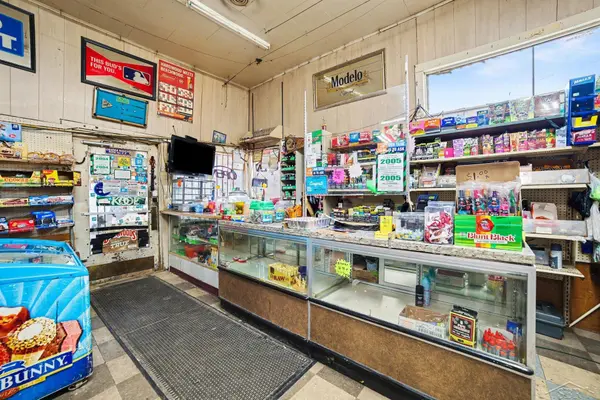 1215 Throop ST, Saginaw, MI 48602