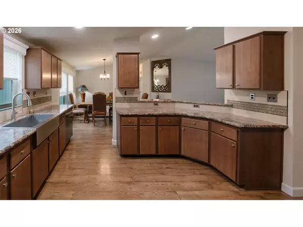 Tigard, OR 97224,11520 SW ROYAL VILLA DR