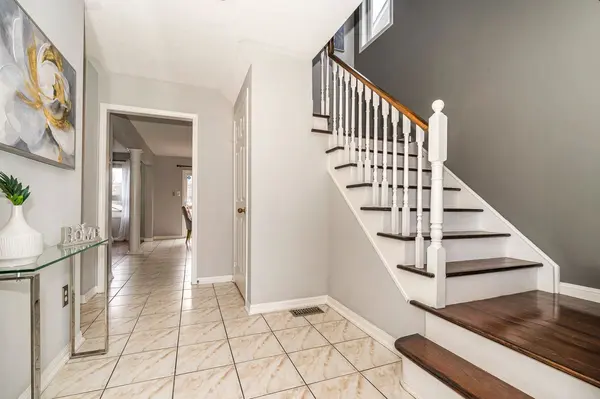 1636 Sarasota CRES, Oshawa, ON L1C 8E9