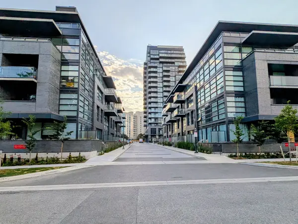 1612 Charles ST #323C, Whitby, ON L1N 0P3