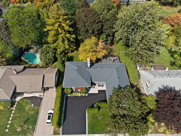 48 Royal RD, Aurora, ON L4G 1A9