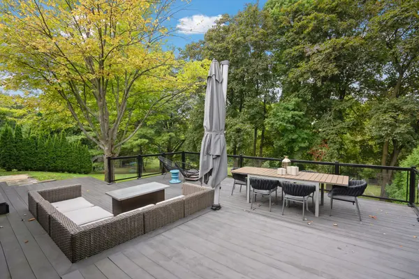 48 Royal RD, Aurora, ON L4G 1A9