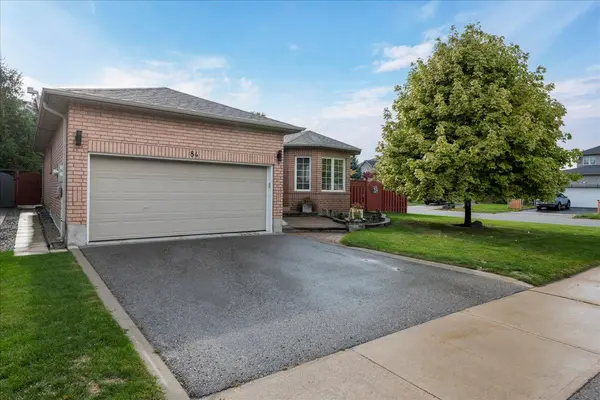 84 Pringle DR, Barrie, ON L4N 0R2