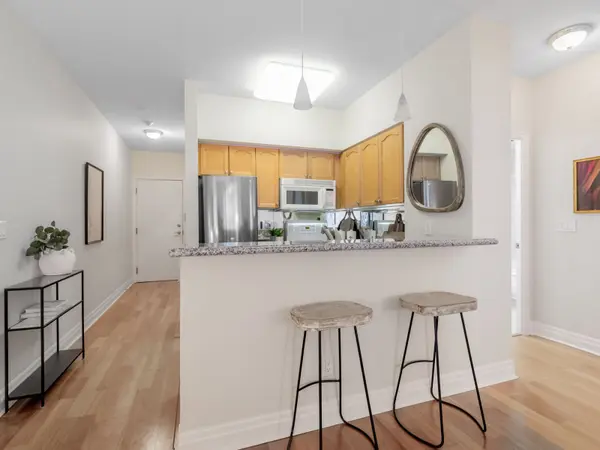 2119 Lake Shore BLVD W #501, Toronto W06, ON M8V 4E8