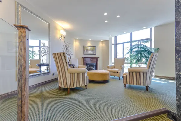 2000 Islington AVE #308, Toronto W09, ON M9P 3S7