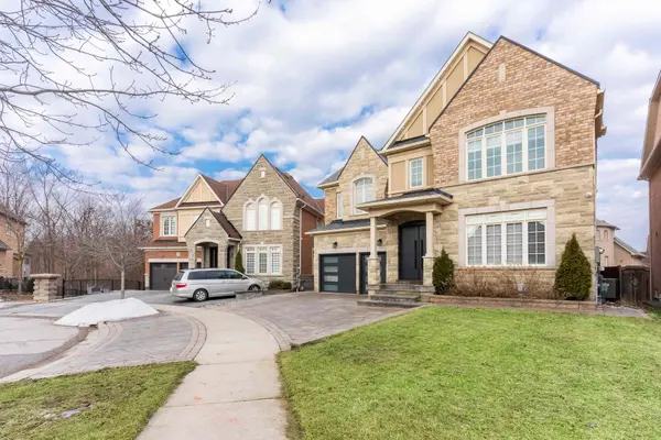 144 Bloomsbury AVE, Brampton, ON L6P 2X2