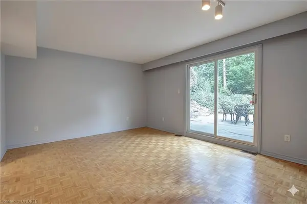 262 Cardinal DR, Oakville, ON L6J 4P2