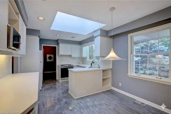 262 Cardinal DR, Oakville, ON L6J 4P2