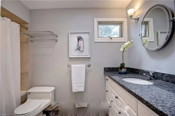 262 Cardinal DR, Oakville, ON L6J 4P2