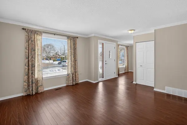 72 Boston CRES, Hamilton, ON L8T 4N2