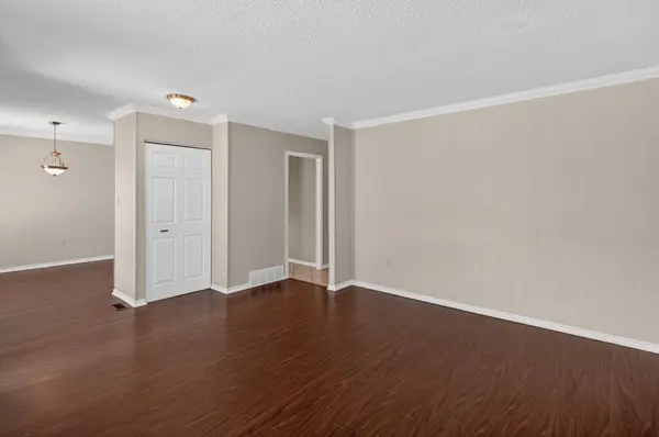 72 Boston CRES, Hamilton, ON L8T 4N2