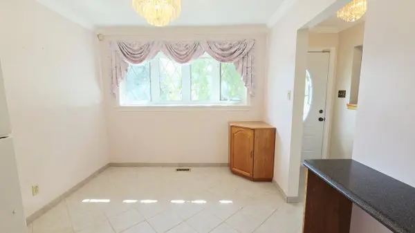 38 Hadley CIR, Bells Corners And South To Fallowfield, ON K2H 6N9