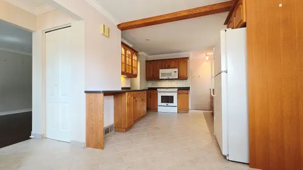 38 Hadley CIR, Bells Corners And South To Fallowfield, ON K2H 6N9