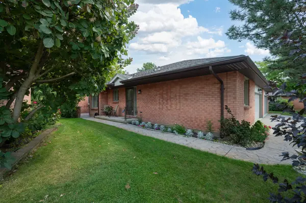 55 Fiddlers Green RD #41, London North, ON N6H 4T8