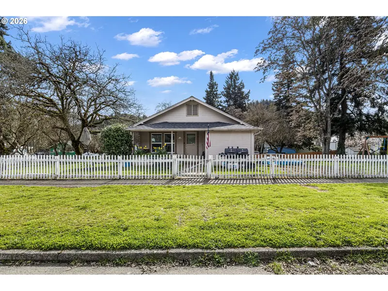 150 NE BROADWAY ST, Myrtle Creek, OR 97457