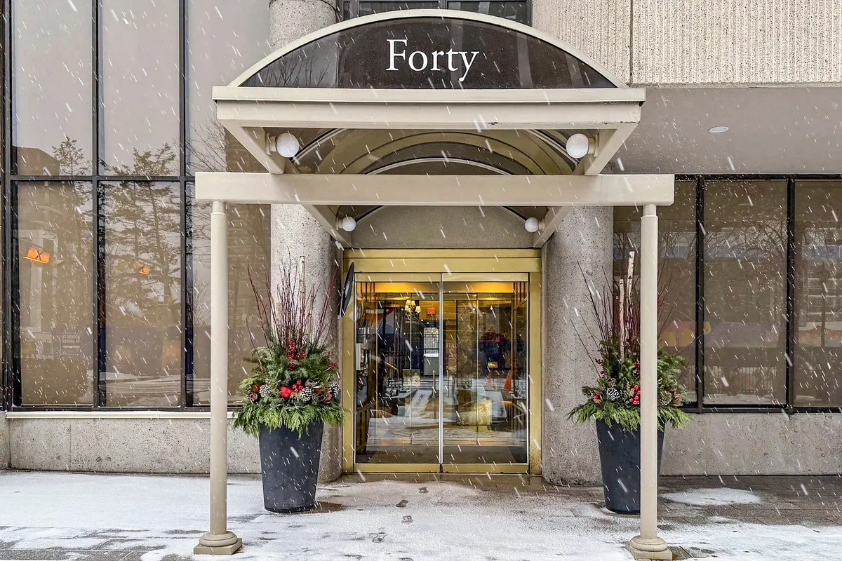 40 Rosehill AVE #1001, Toronto C09, ON M4T 1G5