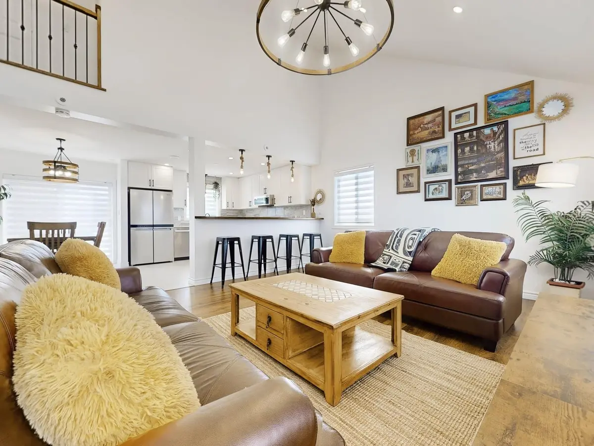 20 Glen Ross RD, Quinte West, ON K0K 2C0