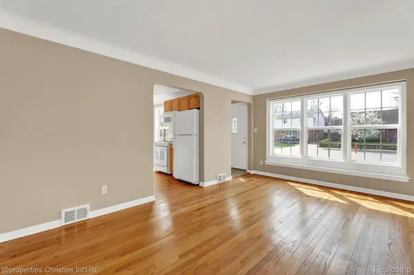 1240 W 11 MILE RD, Berkley, MI 48072