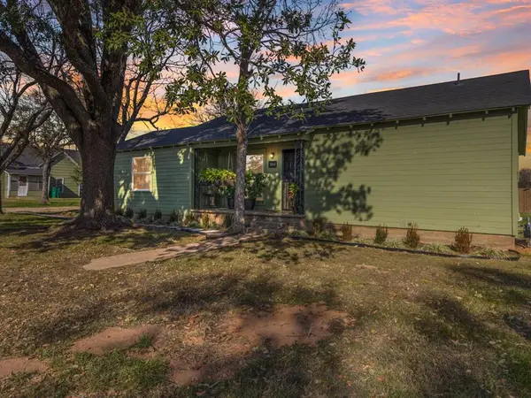 304 S 1st Street,  Abbott,  TX 76621