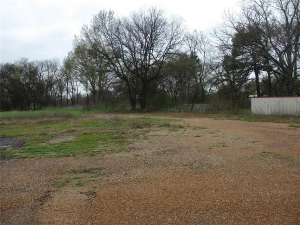 609 N Texas Street, Emory, TX 75440