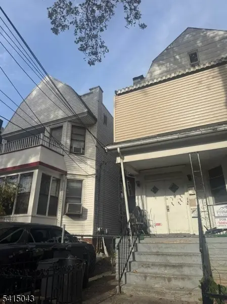 40 Wegman Pkwy, Jersey City, NJ 07305