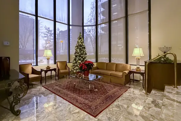 40 Rosehill AVE #1001, Toronto C09, ON M4T 1G5