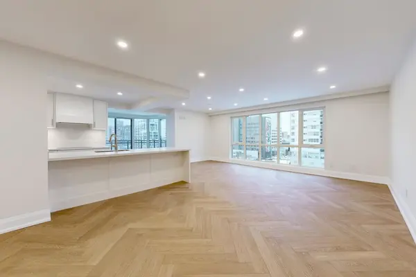 40 Rosehill AVE #1001, Toronto C09, ON M4T 1G5