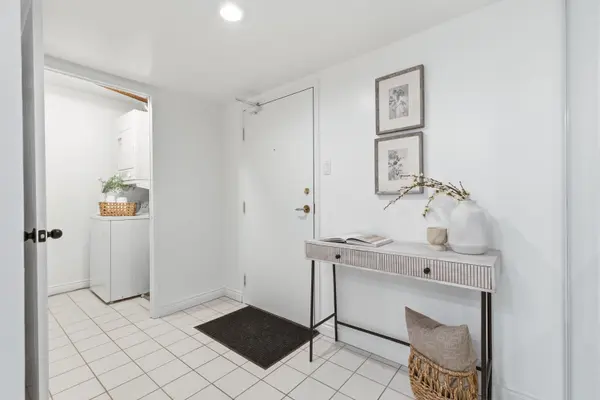 1091 Kingston RD #722, Toronto E06, ON M1N 4E5