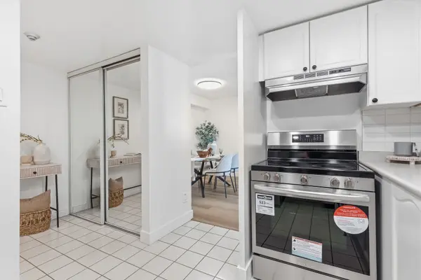 1091 Kingston RD #722, Toronto E06, ON M1N 4E5