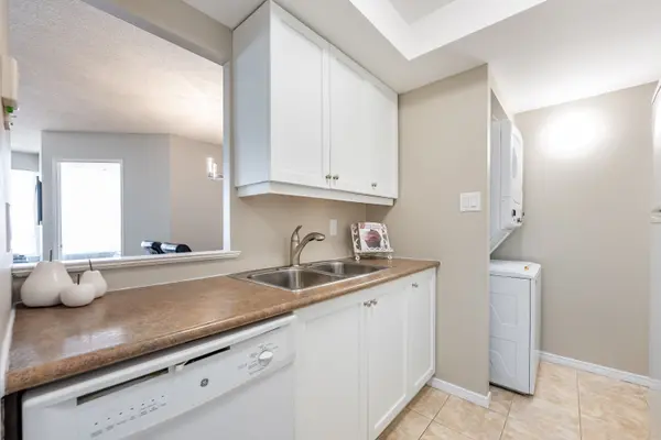 5 Greystone Walk DR #1206, Toronto E04, ON M1K 5J5