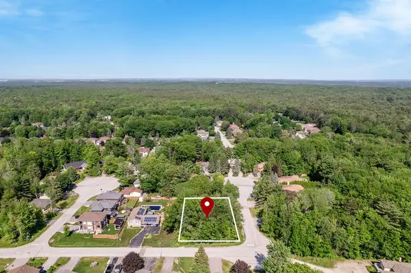 7 Smallman DR, Wasaga Beach, ON L9Z 1L1