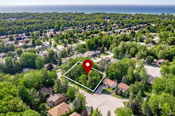 7 Smallman DR, Wasaga Beach, ON L9Z 1L1