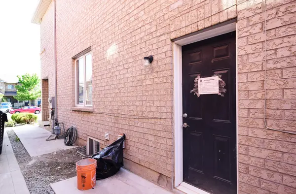 54 Palleschi DR, Brampton, ON L6P 2R9