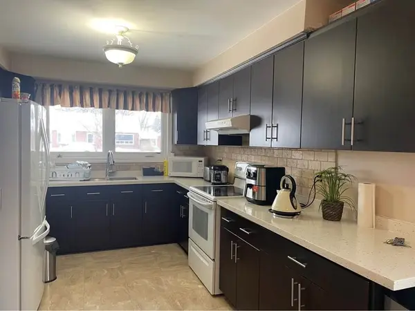 38 Pleasantview AVE, Brampton, ON L6X 2N1