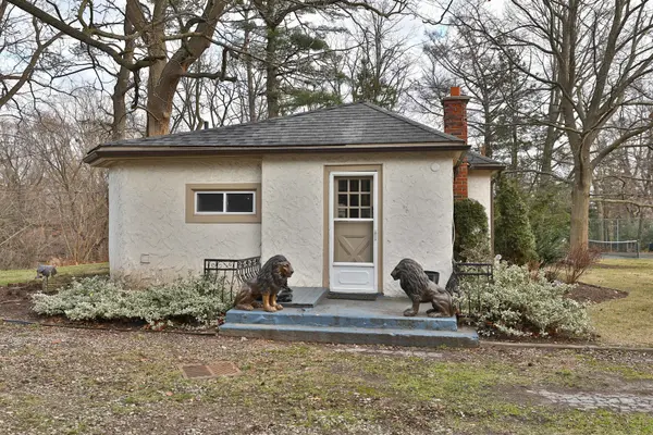 243 Shoreacres RD #Cottage, Burlington, ON L7L 2H3