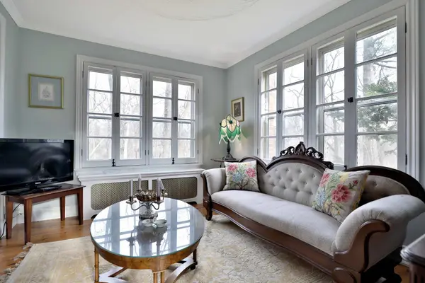 243 Shoreacres RD #Cottage, Burlington, ON L7L 2H3