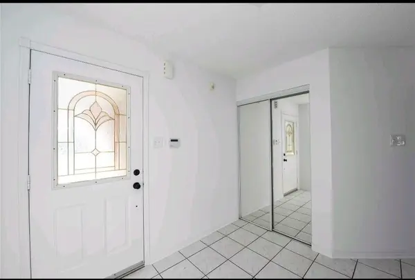 24 Hayloft CT #Upper, Brampton, ON L6X 4R7