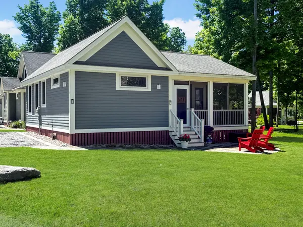 5 Hollow LN #215, Prince Edward County, ON K0K 1P0