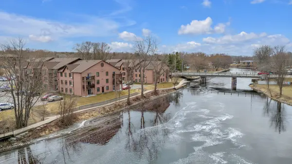 9 Centre ST S #104, Greater Napanee, ON K7R 3X3