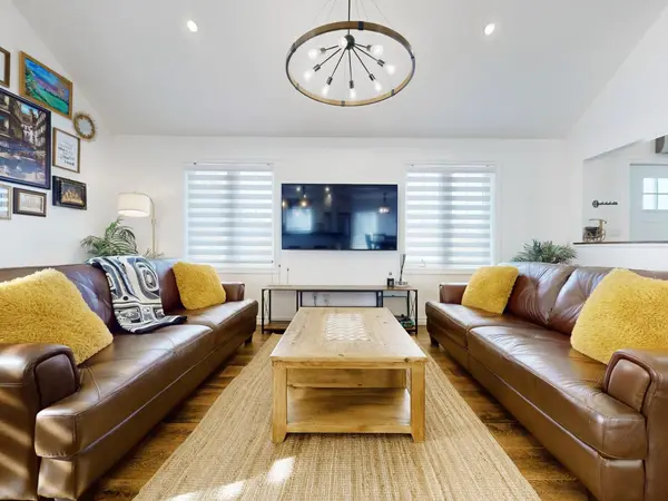 20 Glen Ross RD, Quinte West, ON K0K 2C0