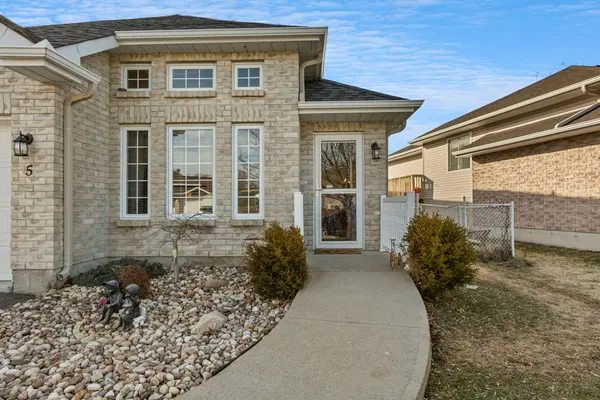 5 GAIL ELIZABETH CT, Cornwall, ON K6H 0A7