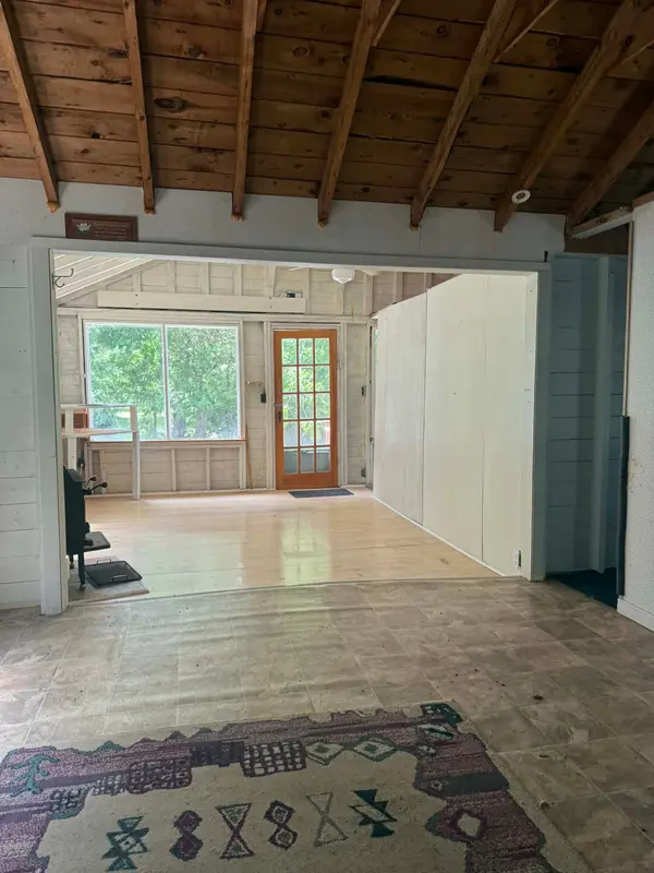 8 Sturgeon Glen RD, Kawartha Lakes, ON K0M 1N0