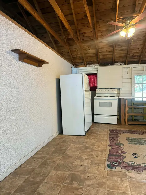 8 Sturgeon Glen RD, Kawartha Lakes, ON K0M 1N0